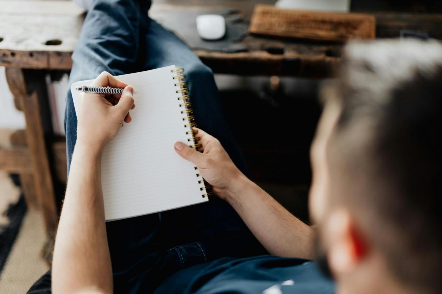 Bureau de consultation financière avec documents de planification budgétaire