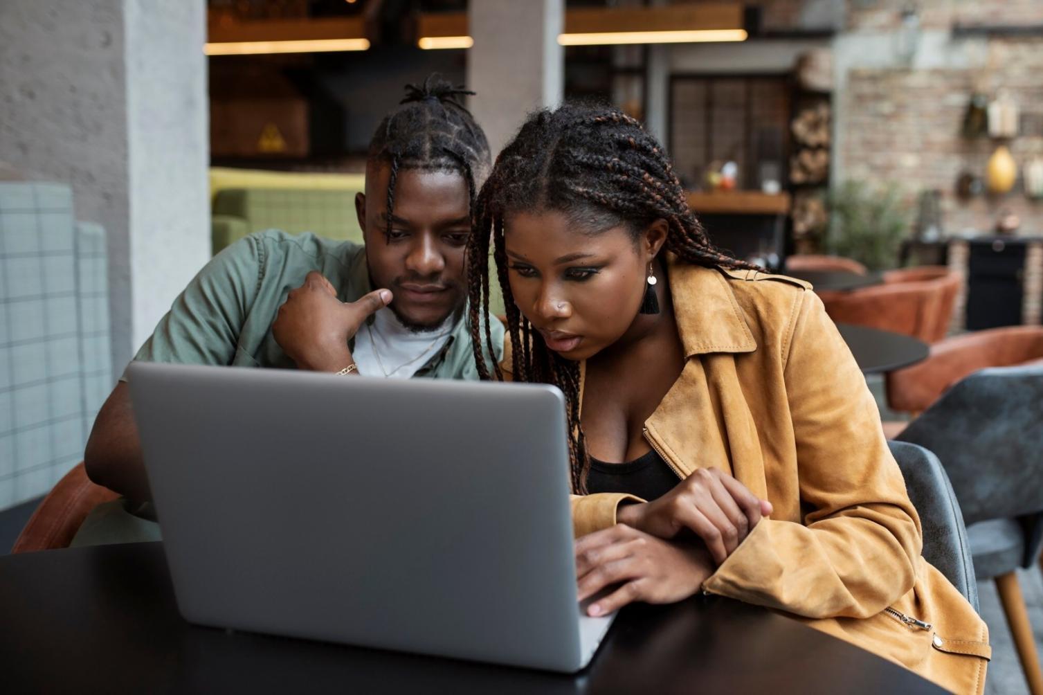 Suivi régulier et ajustements budgétaires progressifs